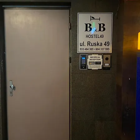 Bed & Breakfast 49 *